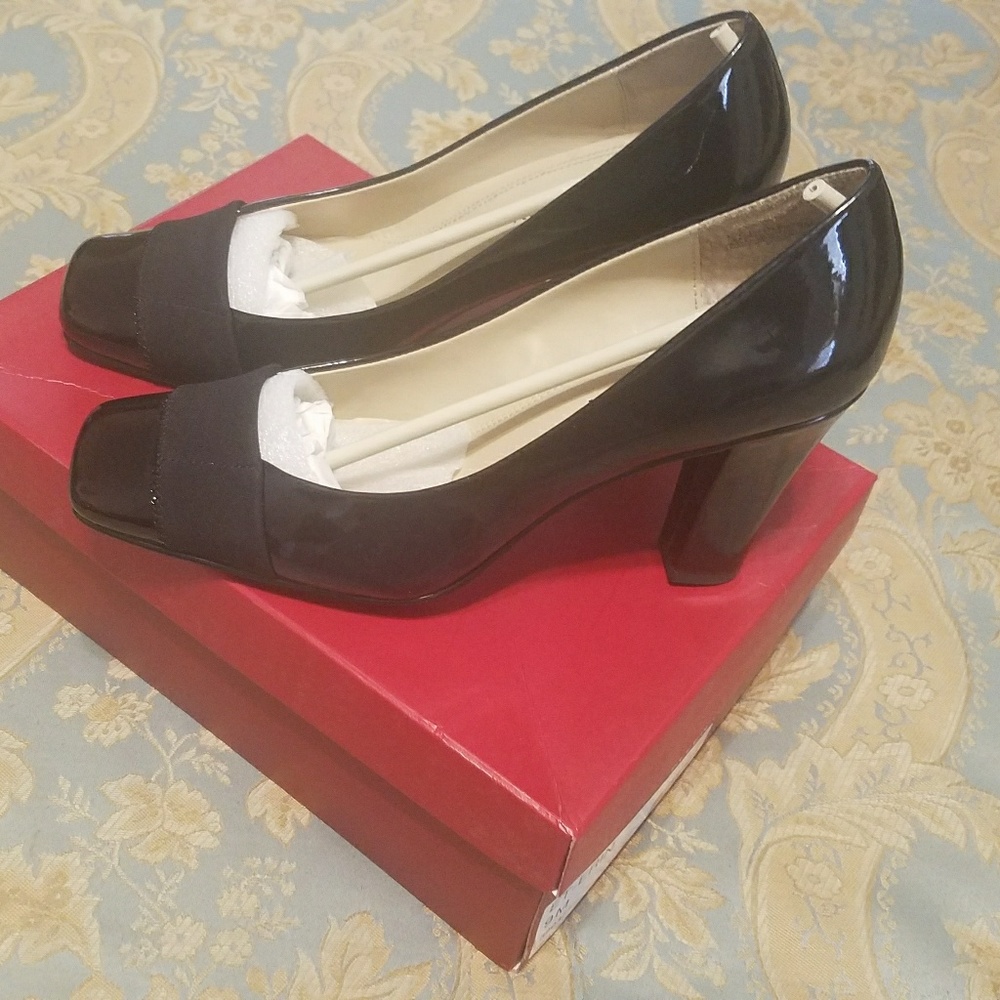 Ladies Patent Leather w/satin across toe section